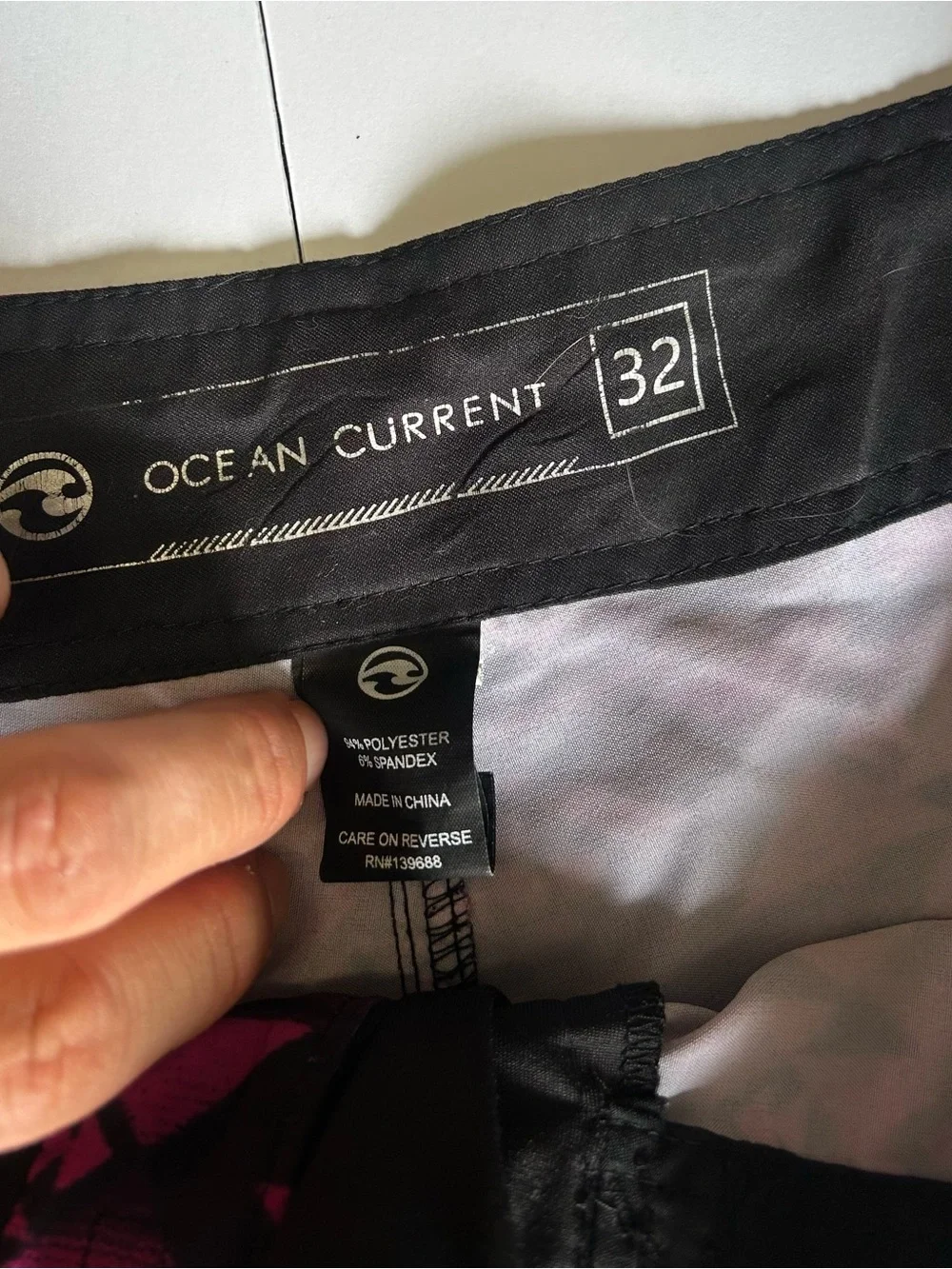 Ocean Current Men’s Swimsuit Board Shorts Aztec Pocket Black/Pink/ Blue Size 32